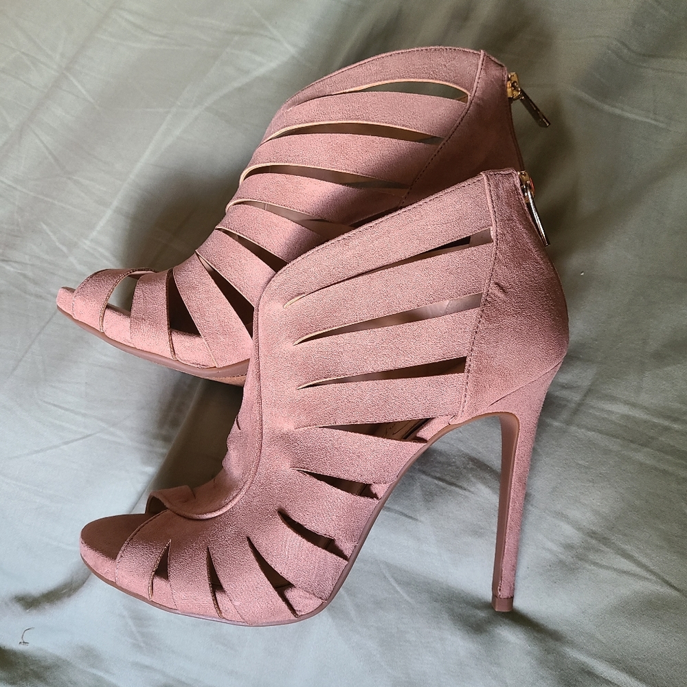 Jessica Simpson heels